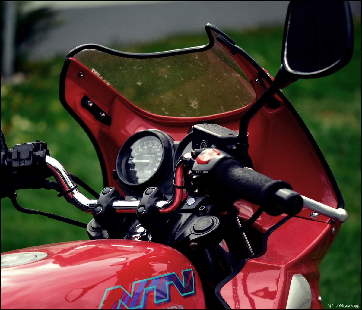 Motorrad fahren Honda NTV
