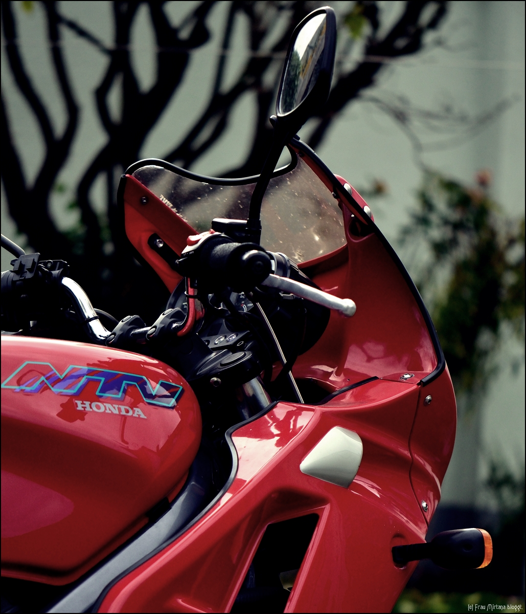 Motorrad fahren Honda NTV