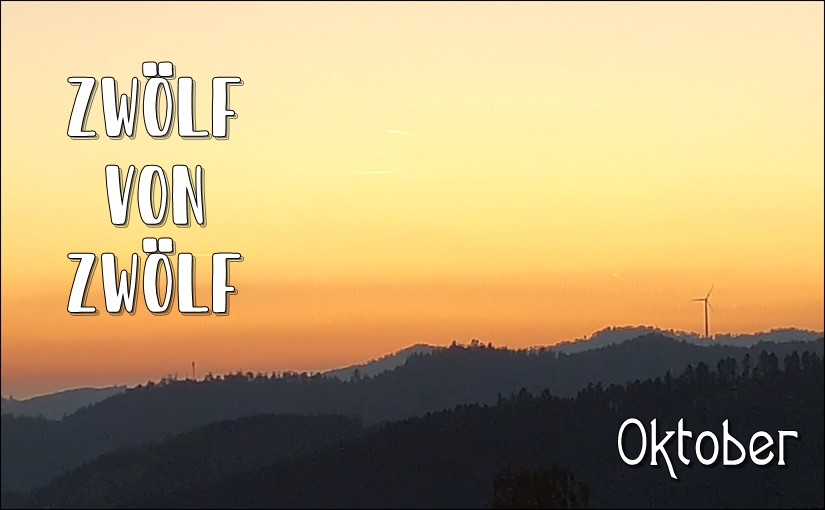 Sonnenuntergang im Schwarzwald - Berge mit orange-rotem Himmel