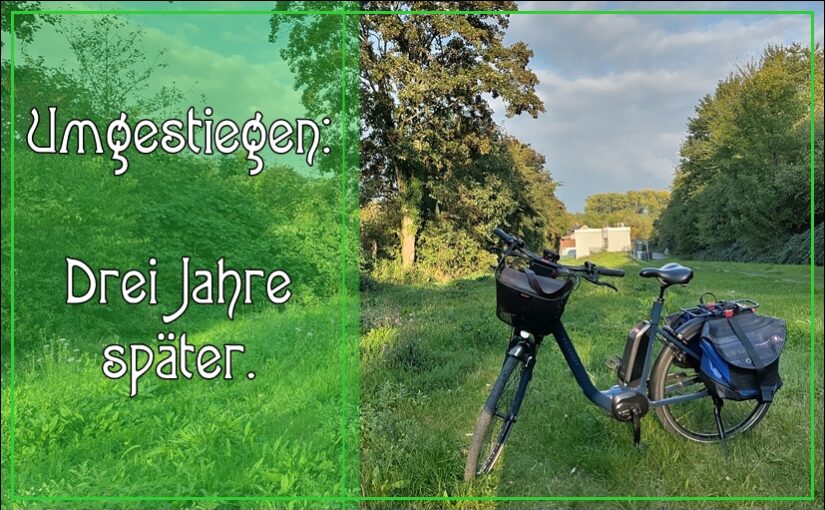 Fahrrad auf einer Wiese, Ganzaufnahme rechts in Bild, Bäume im Hintergrund, links leicht transparenter Kasten mit der Beschriftung "Umgestiegen: Drei Jahre später".